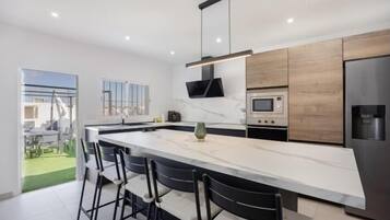 KylskÄp, mikrovÄgsugn, ugn och diskmaskin