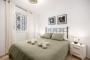 3 bedrooms, iron/ironing board, Internet, bed sheets