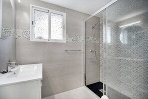 Shower, hair dryer, towels - Agua Marina by Staycare (Rota)