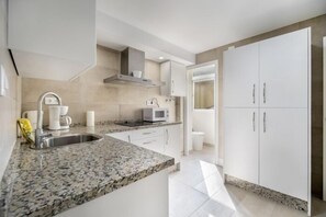 Kühlschrank, Mikrowelle, Geschirrspüler