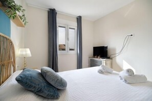 4 slaapkamers, een strijkplank/strijkijzer, internet, beddengoed