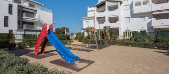 Isla Candor free parking by Staycare