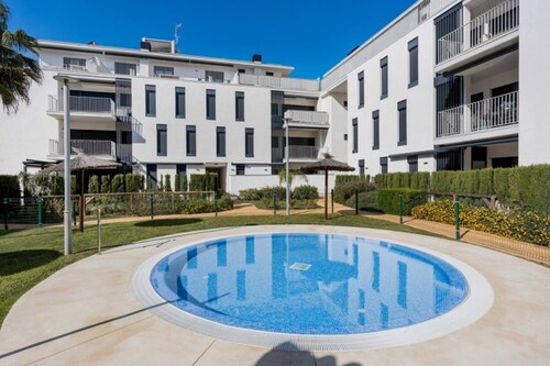 Isla Candor free parking by Staycare