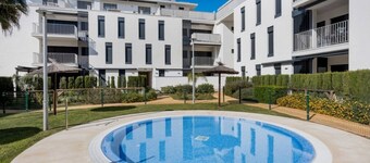 Isla Candor free parking by Staycare
