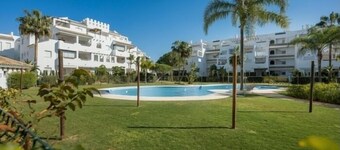 Isla Candor free parking by Staycare