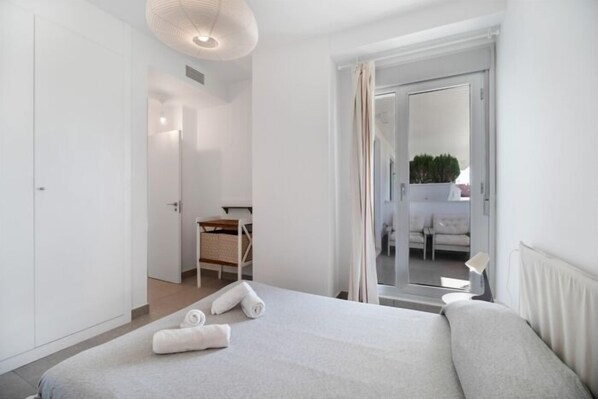 2 bedrooms, iron/ironing board, Internet, bed sheets - Dunas Candor free parking by Staycare (Rota)