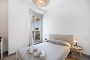 2 chambres, fer et planche à repasser, accès Internet, draps fournis