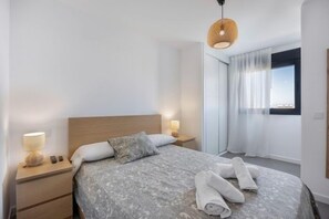 2 soverom, strykejern/-brett, internettilgang og sengetøy