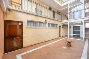 Exterior detail - Sorolla rota free parking by Staycare (Rota)