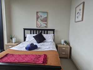 1 habitación, tabla de planchar con plancha, wifi y ropa de cama