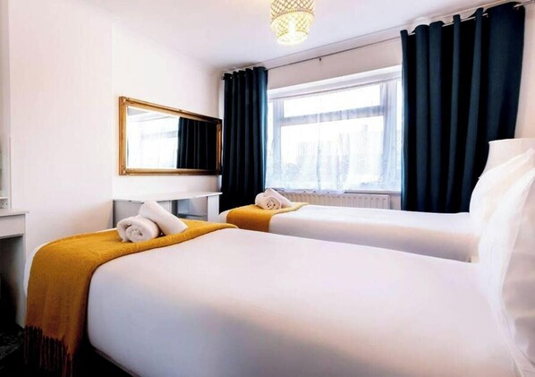 House | 3 bedrooms, free WiFi, bed sheets - Reading - 3-bed House - Sleeps 6 - Garden - Wifi (Reading)