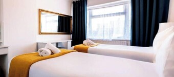 Reading - 3-bed House - Sleeps 6 - Garden - Wifi