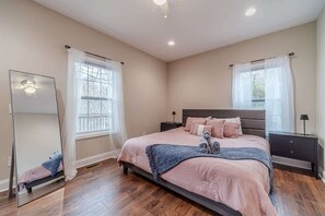 3 chambres, fer et planche à repasser, Wi-Fi gratuit, draps fournis