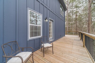 It's All Fun and Games - Modern Family Cabin Near Helen, Hot Tub, Games, Golf