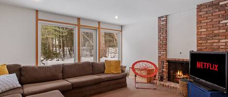 Smart TV, fireplace