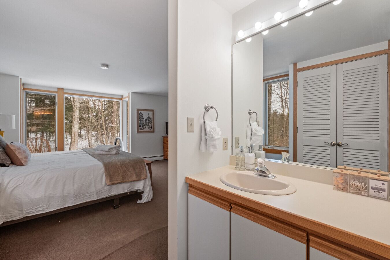 5 多间卧室、办公桌、熨斗/熨衣板、旅行婴儿床