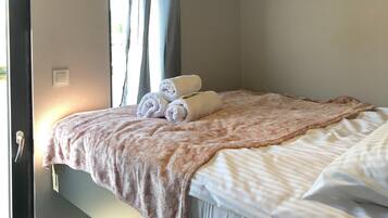 Mobile Home | 2 bedrooms, individually furnished, bed sheets