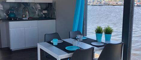 Mobile Home | Private kitchen