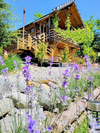Property grounds. 479 Tiny Home, Domeniul von Agodt with beautiful mountain view