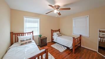 Rumah, Beberapa Tempat Tidur, patio, pemandangan kebun (Marietta 2BR) | 2 kamar tidur dan didekorasi berbeda-beda