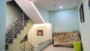 TV - Hotel Maa Aarti Palace ujjain (Ujjain)