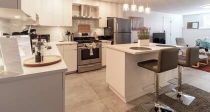 Modern & Cozy Suite Near Downtown for World Cup | 4 People | Free Parking