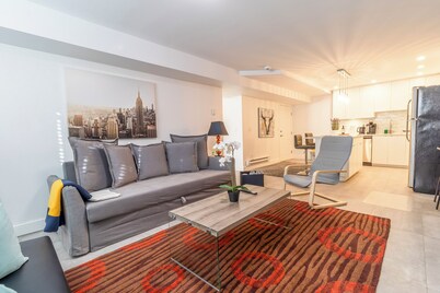 Modern & Cozy Suite Near Downtown for World Cup | 4 People | Free Parking