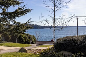 Miscellaneous - Modern & Cozy Suite Near Downtown for World Cup | 4 People | Free Parking (West Vancouver)