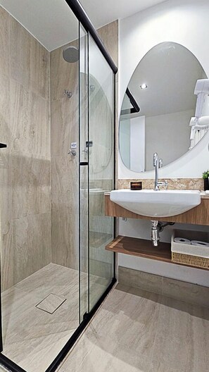 Shower, hair dryer, towels, soap - Charlie Atmosfera Santo Amaro (São Paulo)