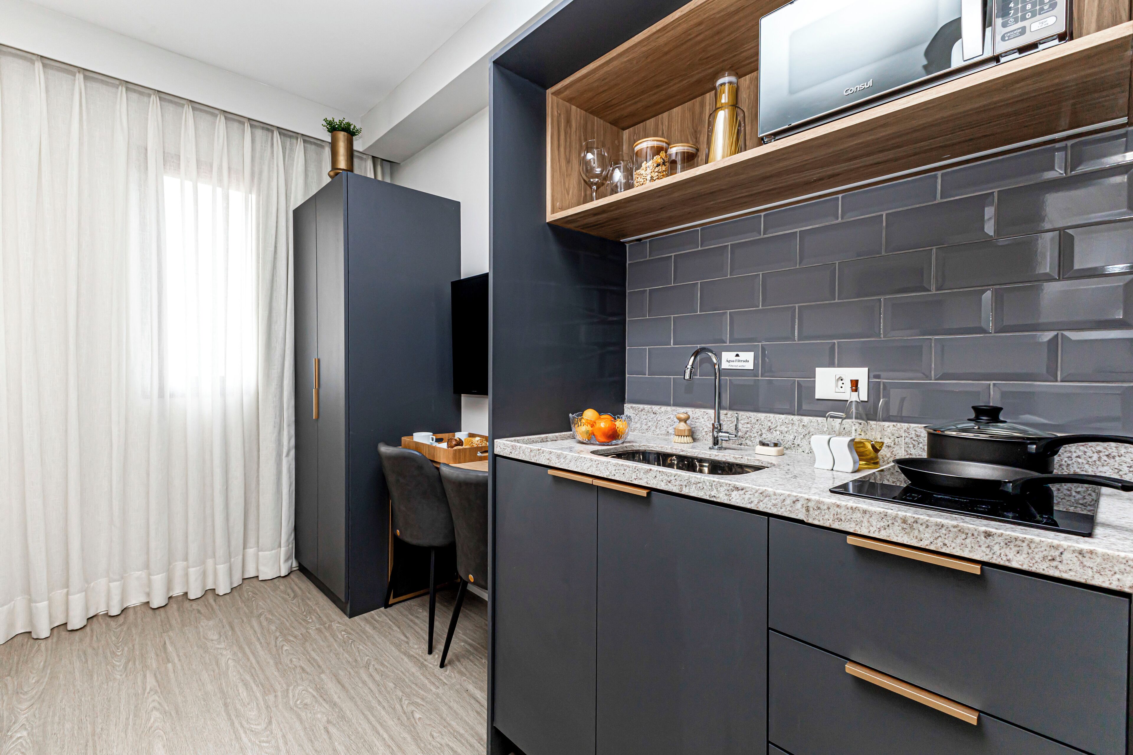 冰箱、微波炉、炉灶、意式浓缩咖啡机