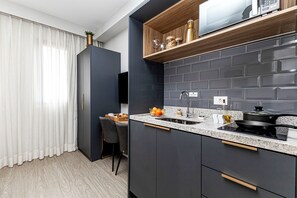 Fridge, microwave, stovetop, espresso maker - Charlie Atmosfera Santo Amaro (São Paulo)