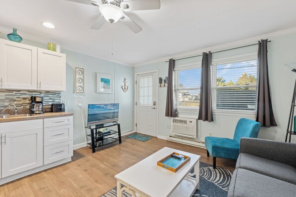 TV - Harbor Breeze 58 in the heart or Downtown OC! (Ocean City)