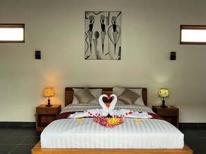 Villa | 3 bedrooms, iron/ironing board, free WiFi, bed sheets - Villa - Sleeps 6 - Private Pool - Parking (Karangasem)