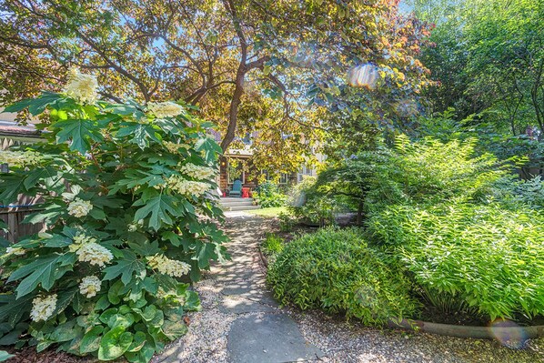 المنطقة المحيطة بالمنشأة