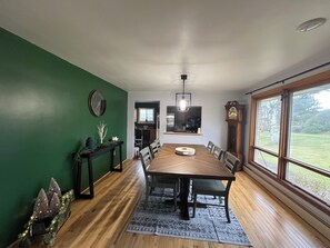 Dining - Soothing 2-bedroom house with WiFi in Butler (Butler)