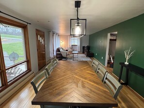Dining - Soothing 2-bedroom house with WiFi in Butler (Butler)