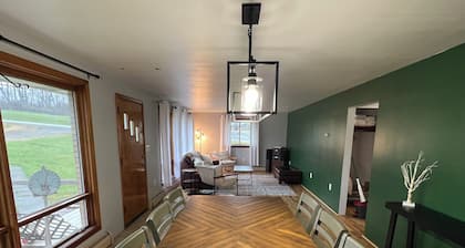 Soothing 2-bedroom house with WiFi in Butler