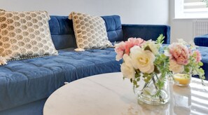 Smart TV - Stylish & Elegant 1BR City Centre Nr Cliffs Pavillion by Luxiety Stays (Southend-on-Sea)