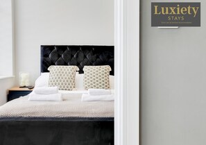 1 chambre, fer et planche à repasser, lit parapluie, Wi-Fi gratuit