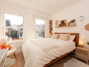 1 habitación, tabla de planchar con plancha, wifi gratis y ropa de cama 