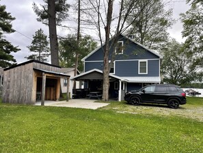 Exterior - Welcoming 5 Bedroom 2 Full Bath house on East Twin Lake in charming Lewiston, MI (Lewiston)