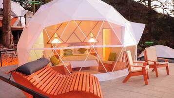 Habitación de lujo, vista al jardín | Espacio para trabajar con laptop y wifi gratis