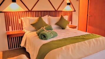 Luxury Room, Garden View | Laptop workspace, free WiFi