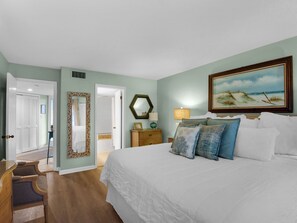 2 bedrooms, desk, iron/ironing board, free WiFi - Near Pool, Playground, Walk to Beach (Miramar Beach)