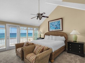 2 bedrooms, desk, iron/ironing board, free WiFi - Beachfront, Patio, Seasonal Beach Chairs (Miramar Beach)