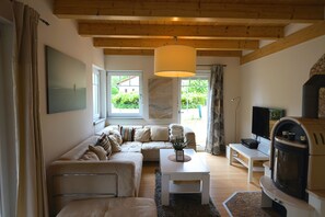 テレビ、DVD プレーヤー