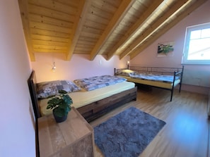 3 bedrooms, iron/ironing board, WiFi, bed sheets