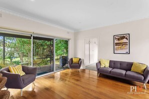 Interior - Cozy Home in Cowes, sleeps 7 (Cowes)