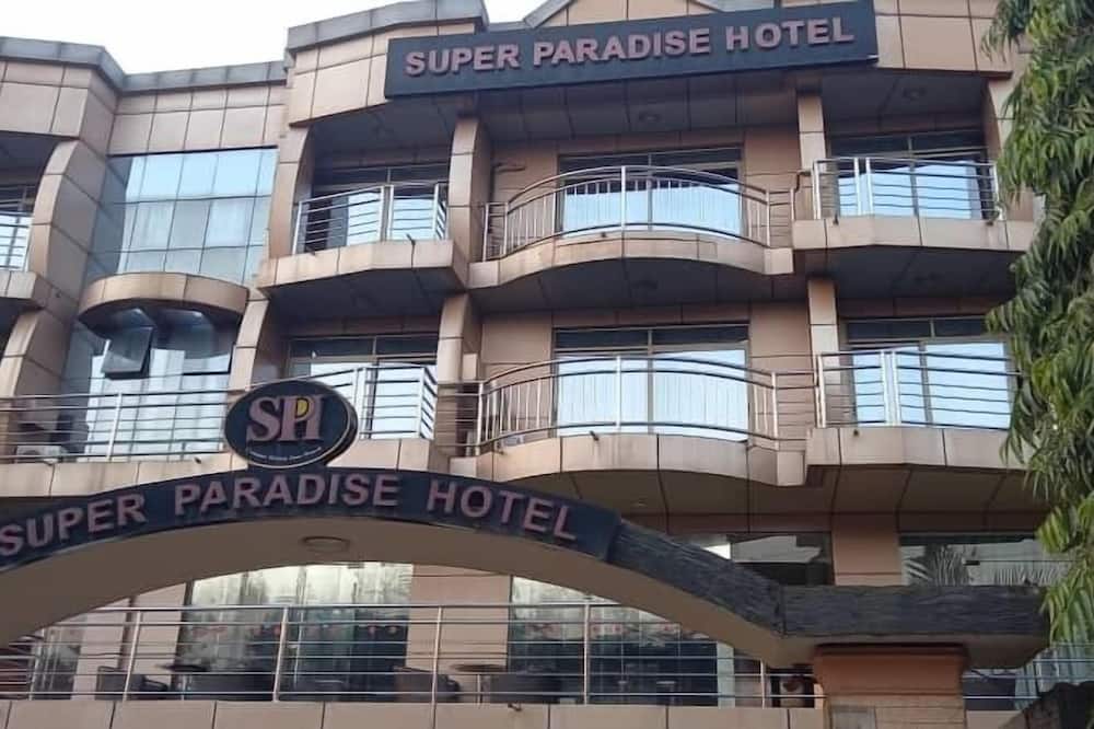 Super Paradise Hotel