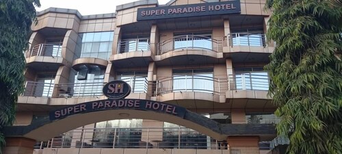 Super Paradise Hotel  